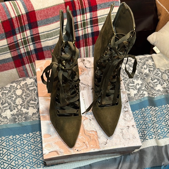 Lola Shoetique Green Lace Up Boots - Picture 5 of 5
